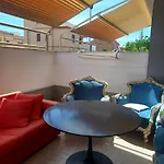 Mondo House